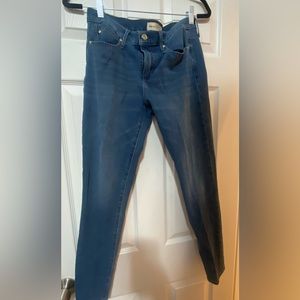 GAP 28R true skinny jeans in medium denim wash.